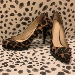 Nine West size 8.5 leopard small platform pump